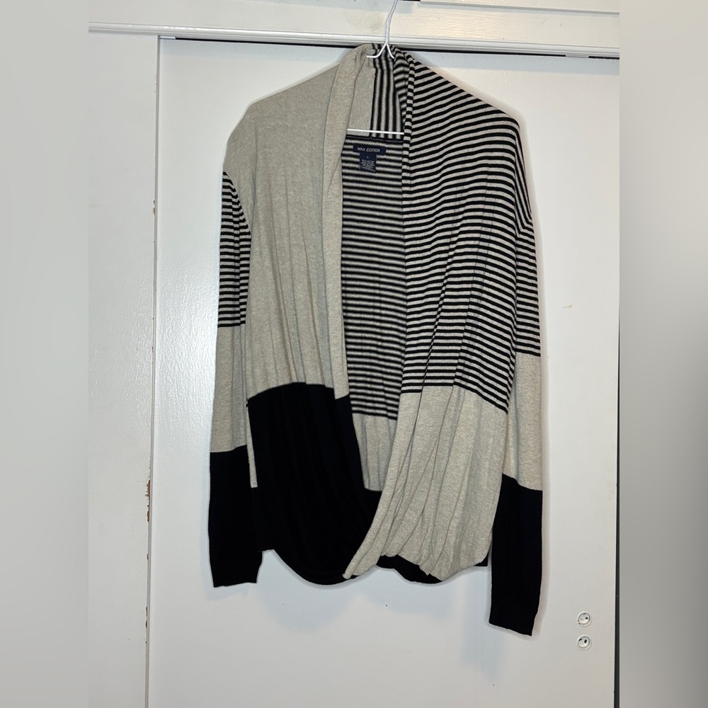 Max Edition Women's Black and Cream Cardigan
